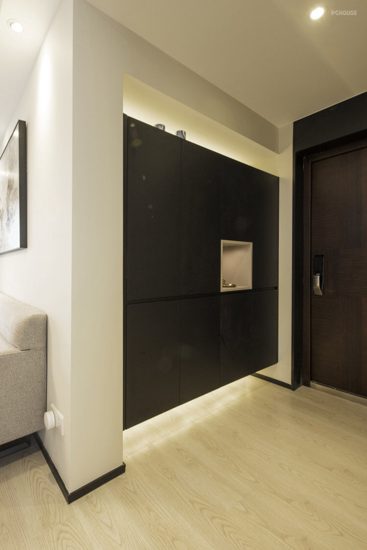 客厅造"假门",扩大空间视觉的现代风二居室