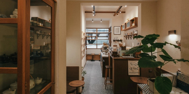 看设计师易易设计的日式中古咖啡杂货店，超有feel～